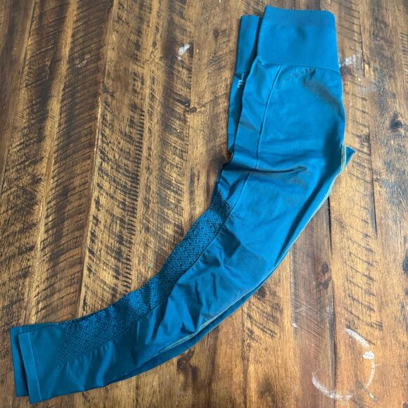 Fabletics perforated 7/8 legging - Picture 6 of 7